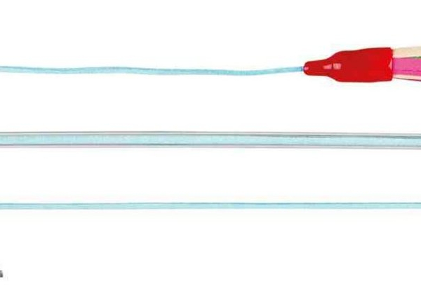 Udice s plyšovou hračkou a střapcem na druhém konci 40 cm