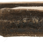 Podkova, hračka pro psy, kůže / vlna, 15cm - DOPRODEJ — Náhled 3 z 3
