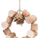 Závěsná okusovací houpačka pro papoušky,  borové dřevo, 11 cm — Náhled 2 z 4