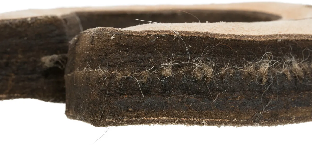 Podkova, hračka pro psy, kůže / vlna, 15cm - DOPRODEJ