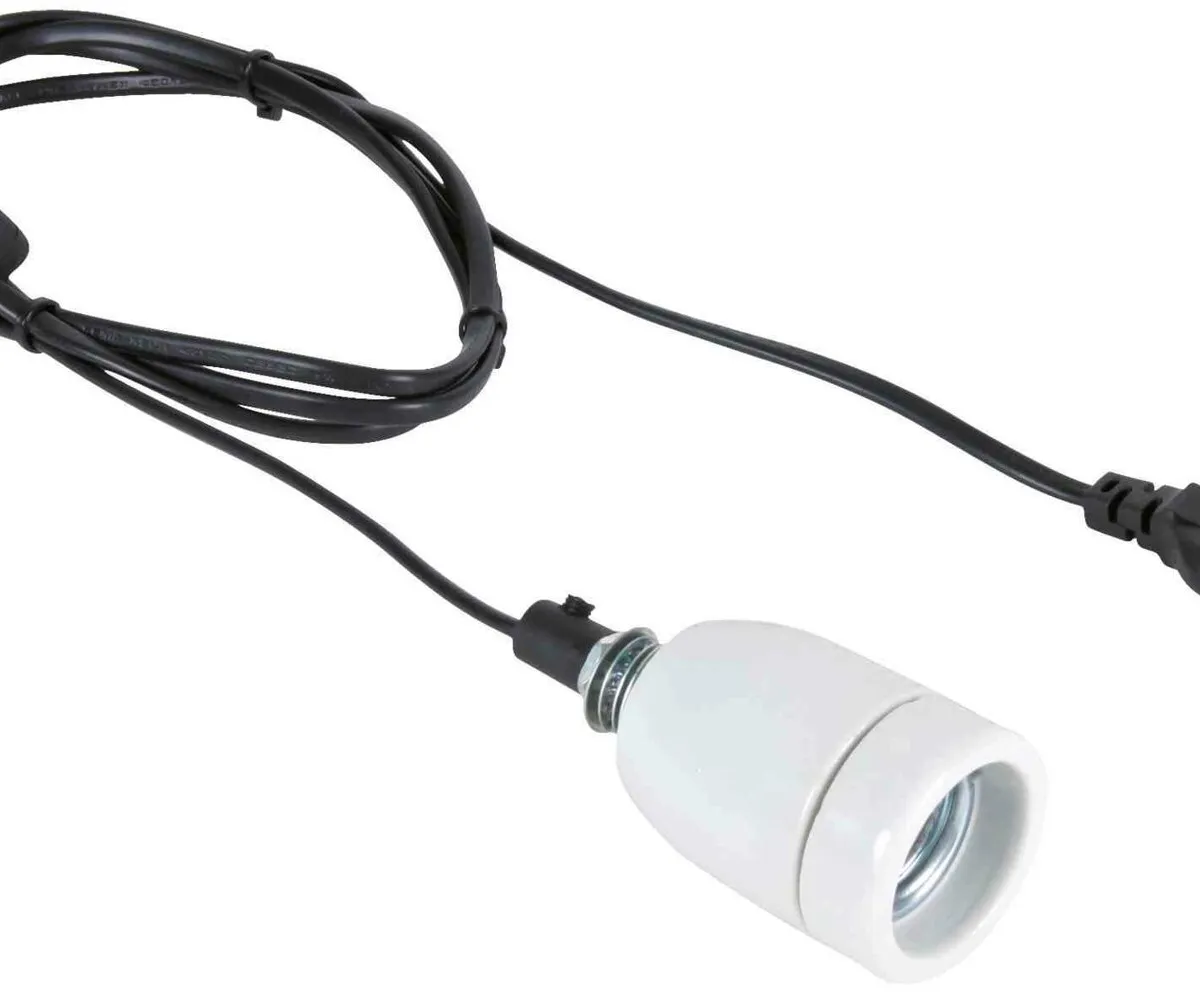 Porcelánová objímka Pro Socket do 250 W, 1,8 m (RP 2,10 Kč)
