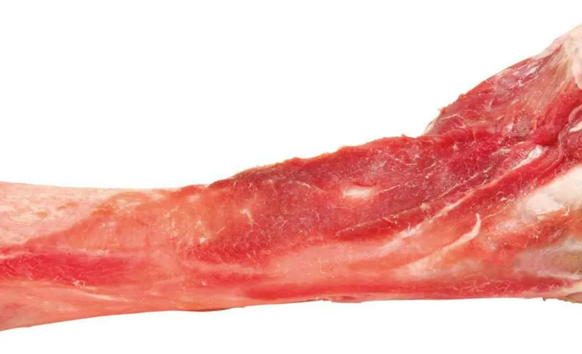 Vepřová holenní kost 17 cm, 200g, vakuově balená -TRIXIE